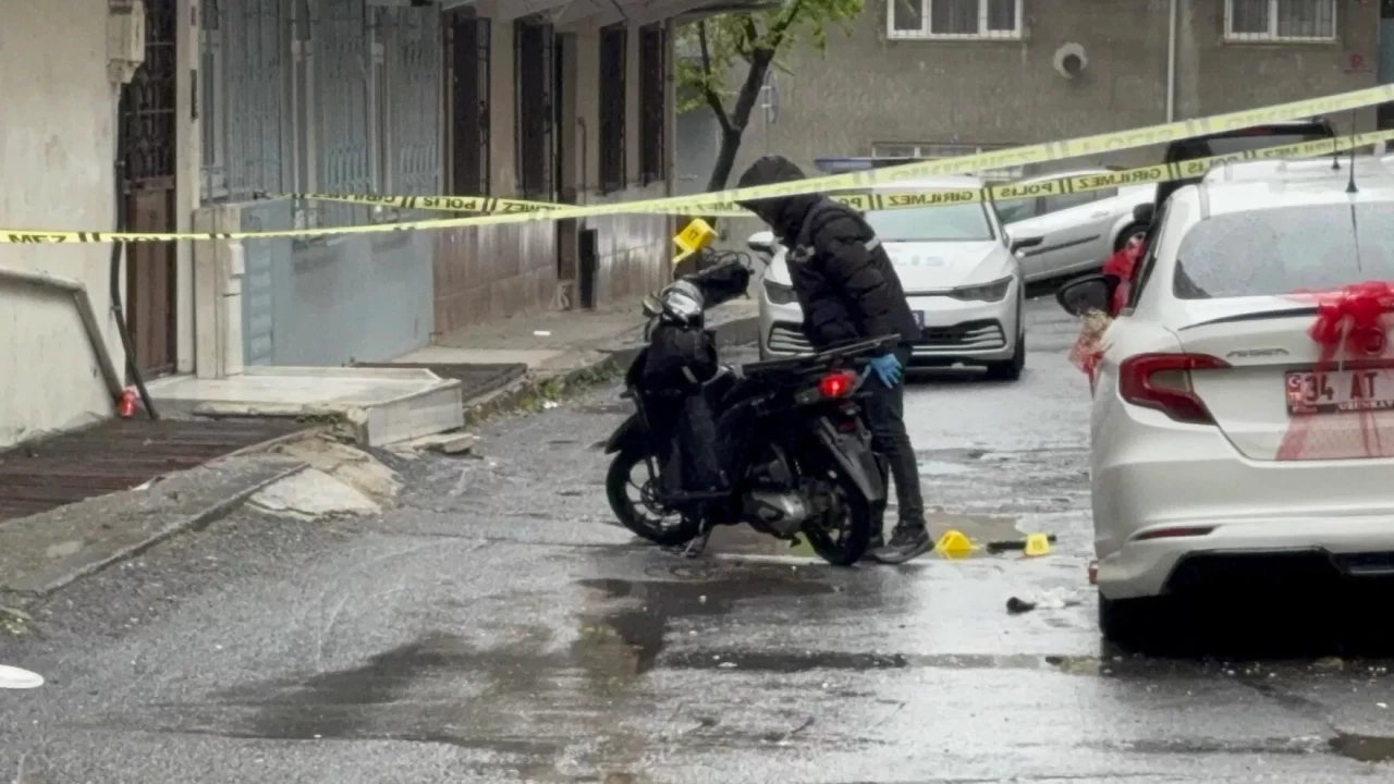 Küçükçekmece'de bir kişi, silahlı saldırıda yaralandı