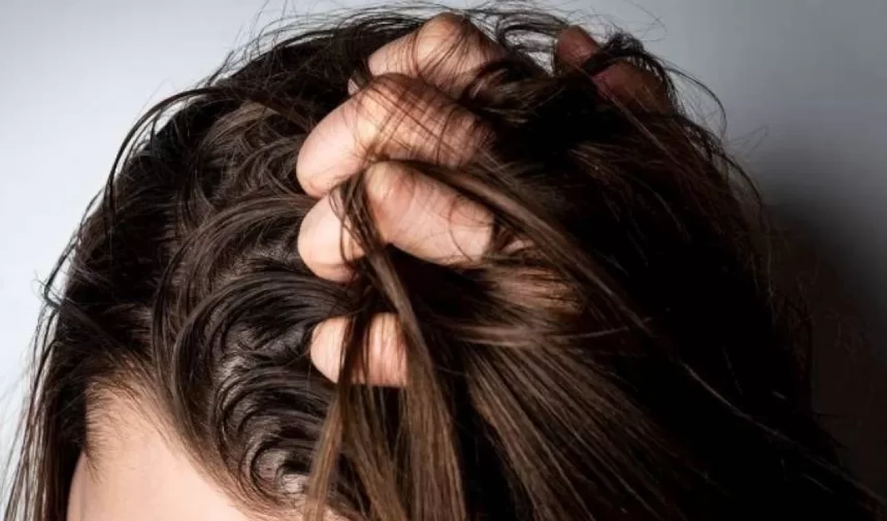 Saçların yağlanmaması için uygulamanız gereken 6 etkili yöntem