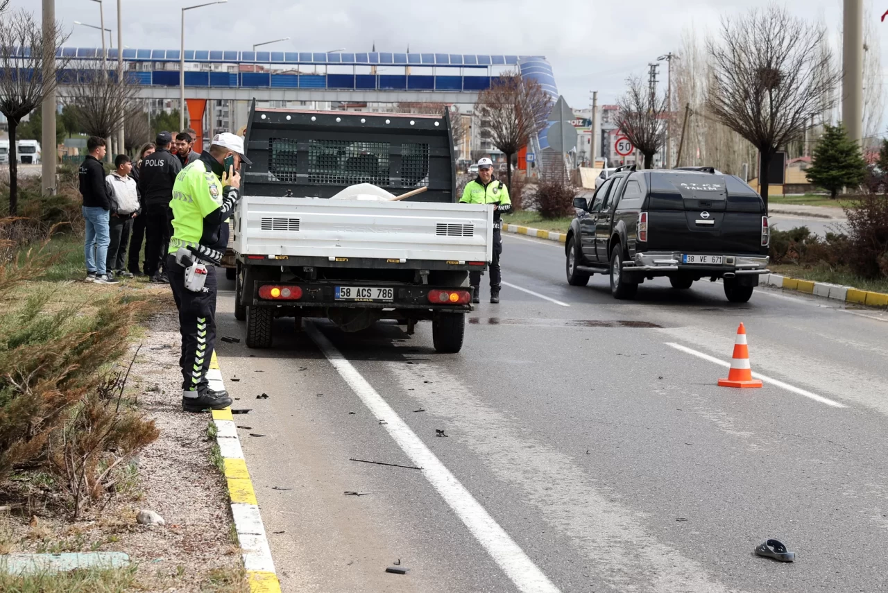 Sivas'ta korkunç kaza: Kamyonetin çarptığı kadın hayata veda etti!