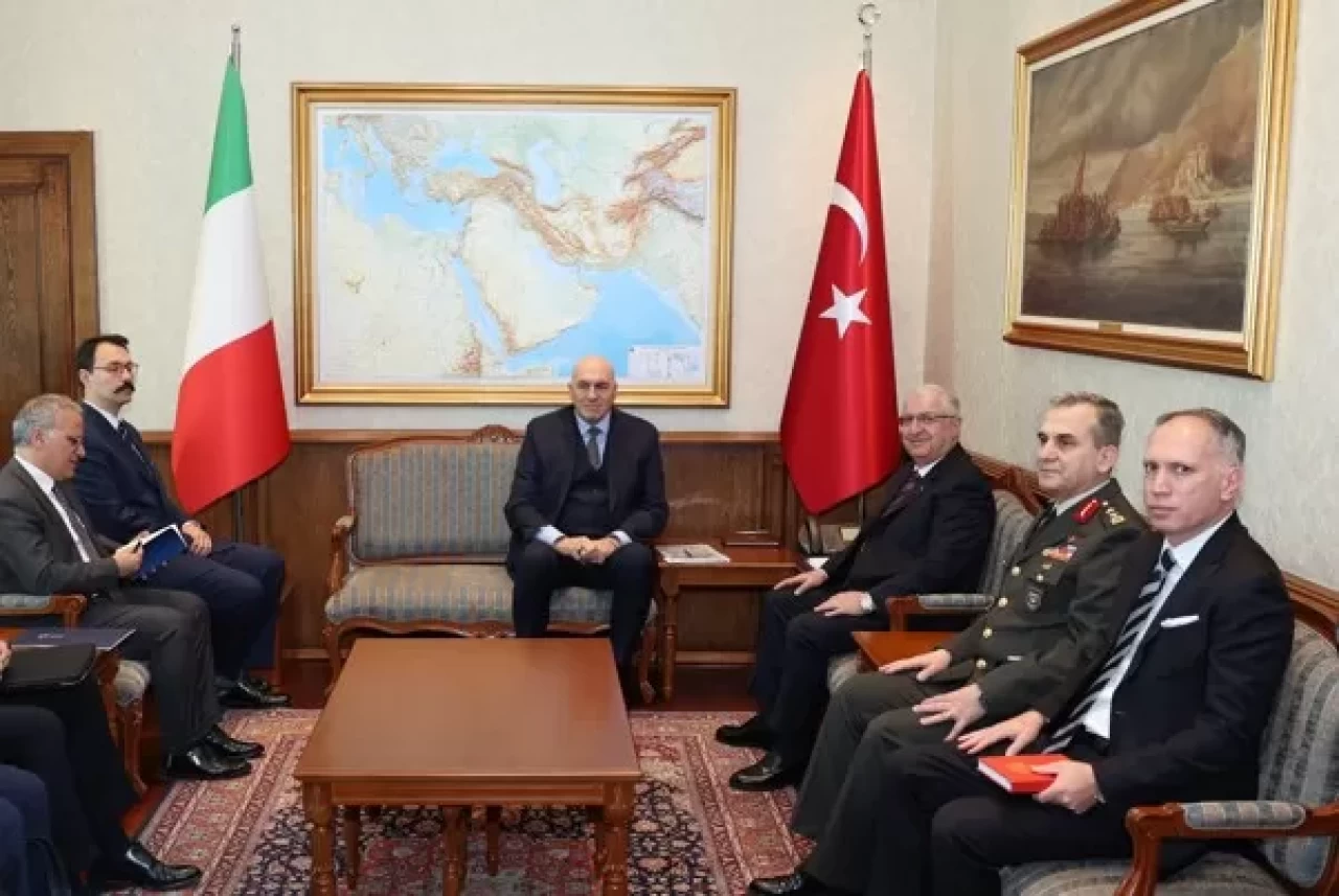Bakan Güler, İtalya Savunma Bakanı Guido Crosetto ile bir araya geldi