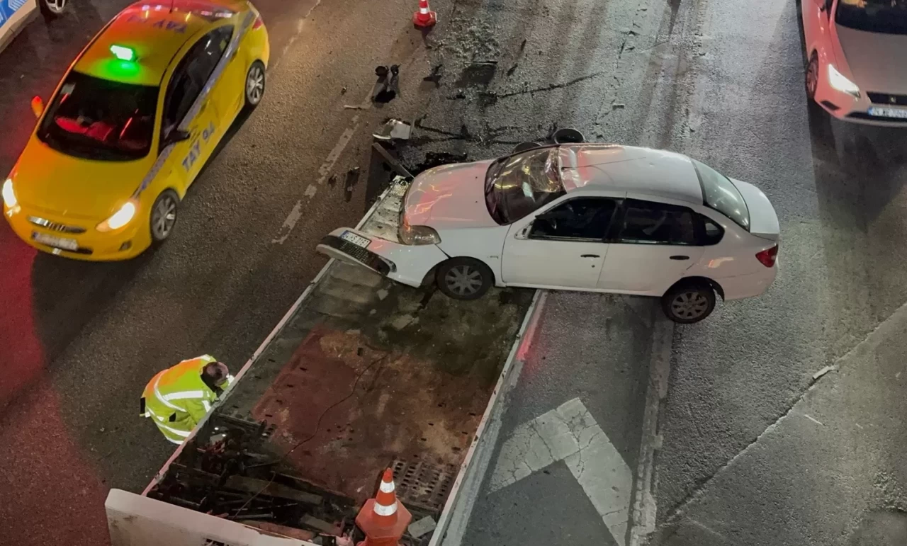 Küçükçekmece'de araç takla attı: 1 yaralı