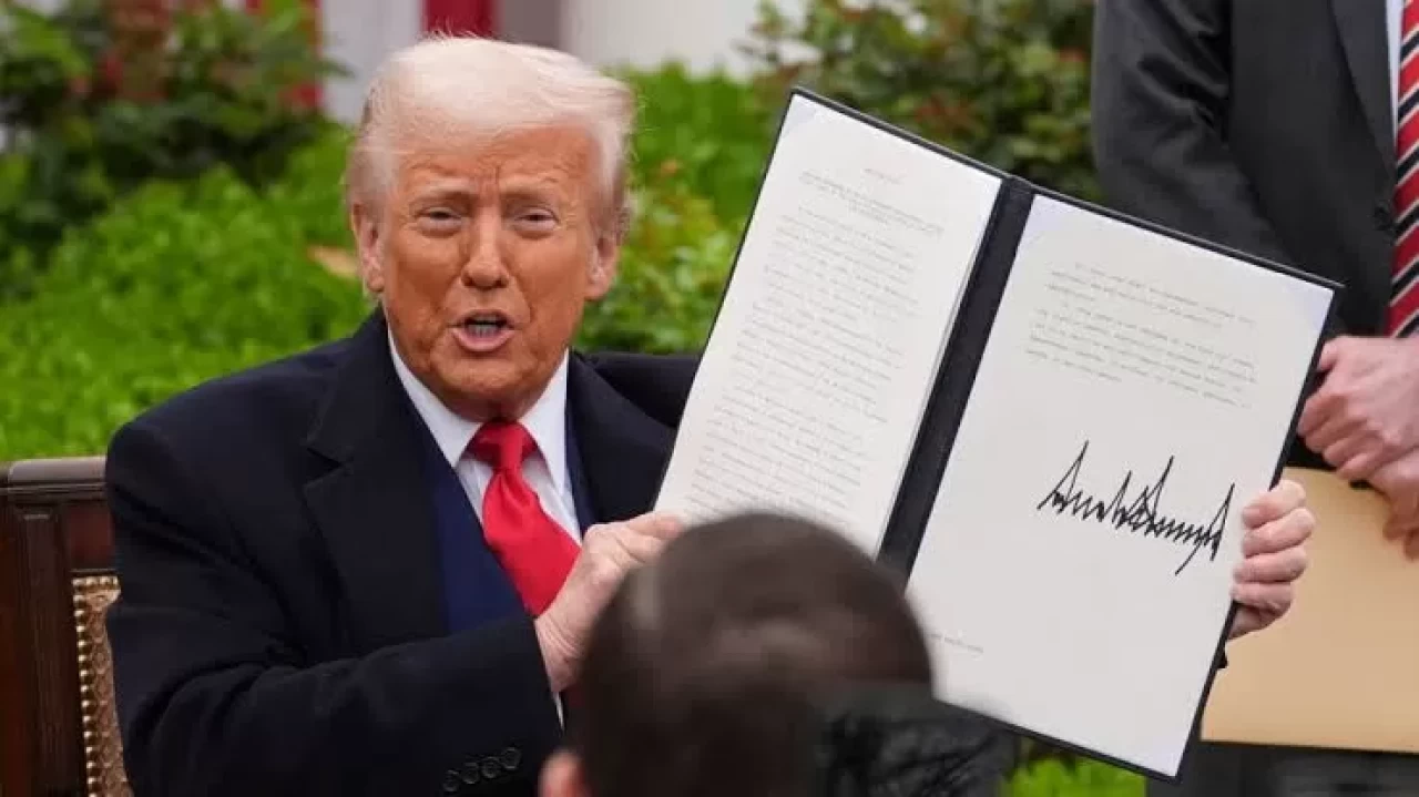 Trump, tartışılan tarifeleri durdurmayacaklarını belirtti