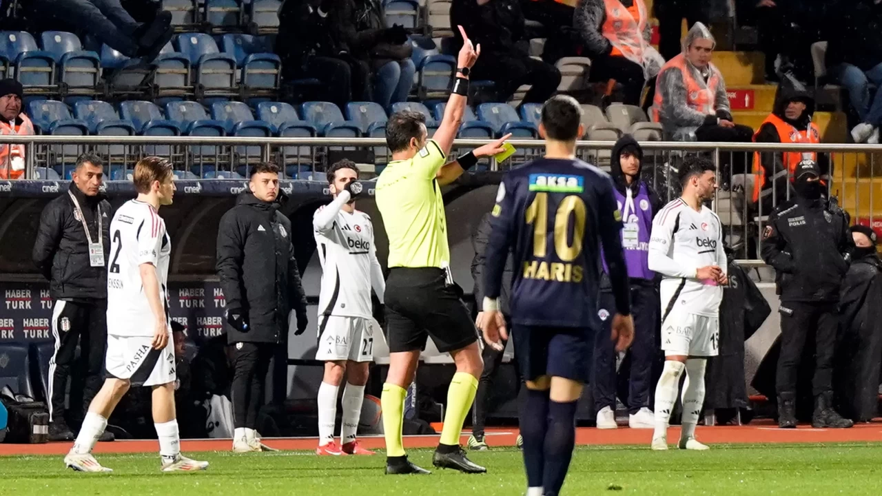 Beşiktaş'ta Tayyip Talha Sanuç’tan 4 günde 2 kırmızı kart!