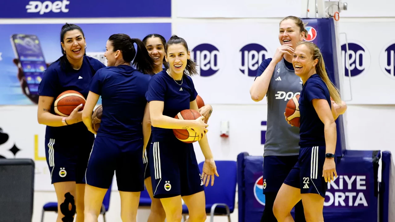 Fenerbahçe Kadın Basketbol Takımı, FIBA Avrupa Ligi 6’lı finali öncesi İstanbul’daki son antrenmanını yaptı