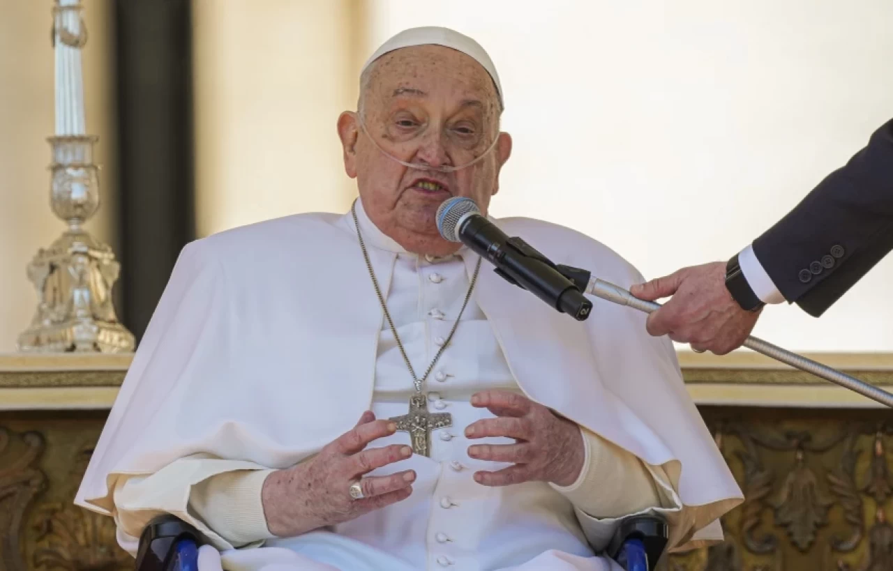 Papa, iyileştikten sonra ilk kez Aziz Petrus Meydanı'nda