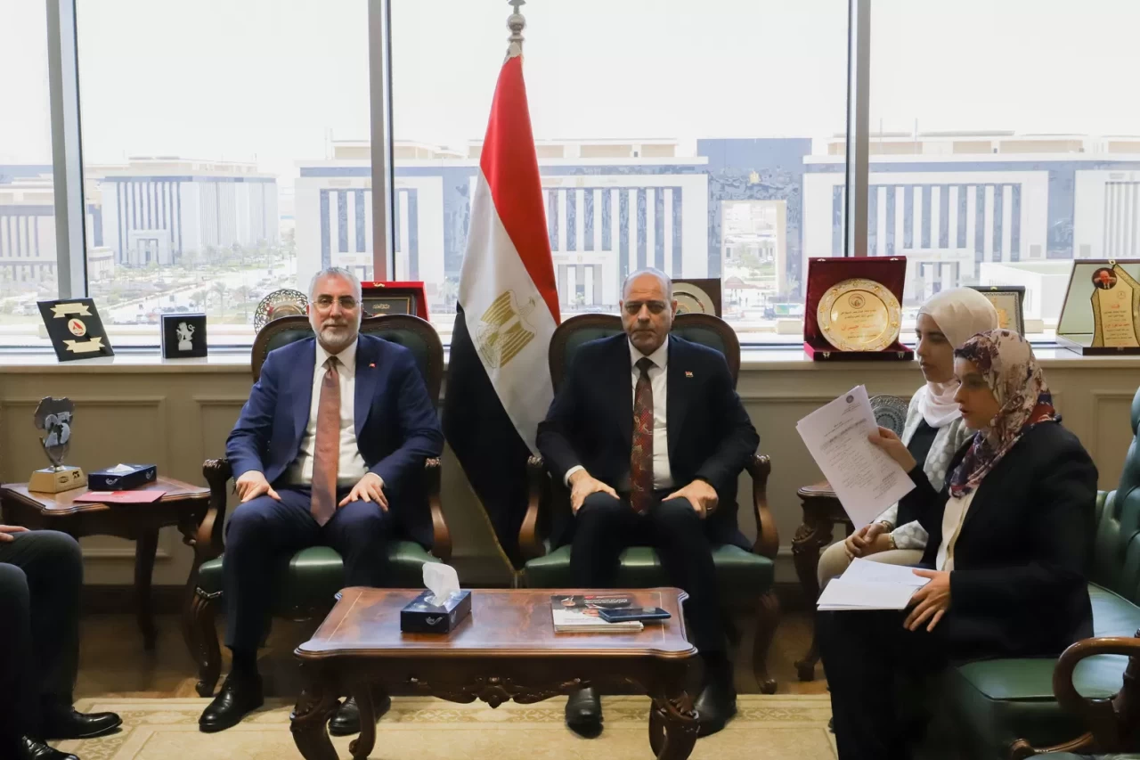 Çalışma Bakanı Işıkhan ve Mısırlı Mevkidaşı Cebran ile görüştü