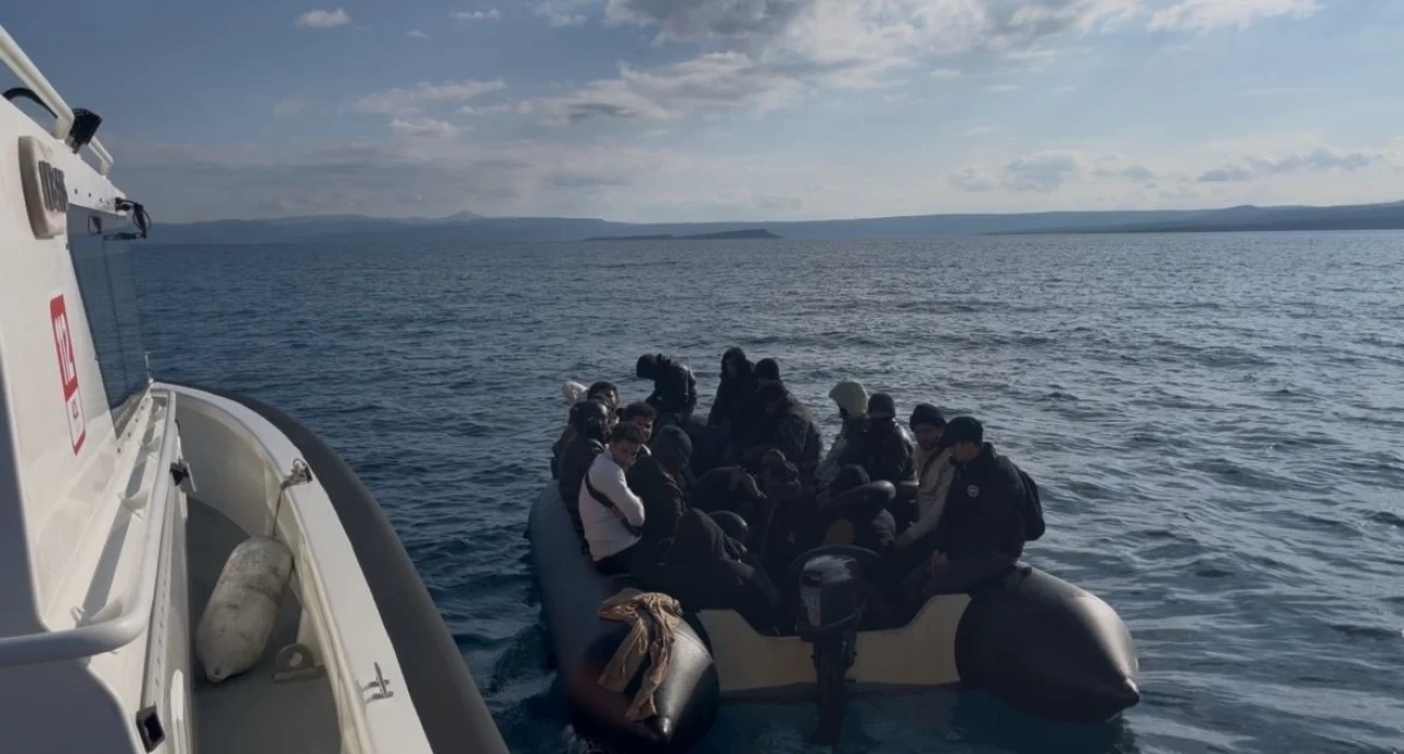 Marmaris'te Yunan unsurlarınca itilen 27 göçmen kurtarıldı
