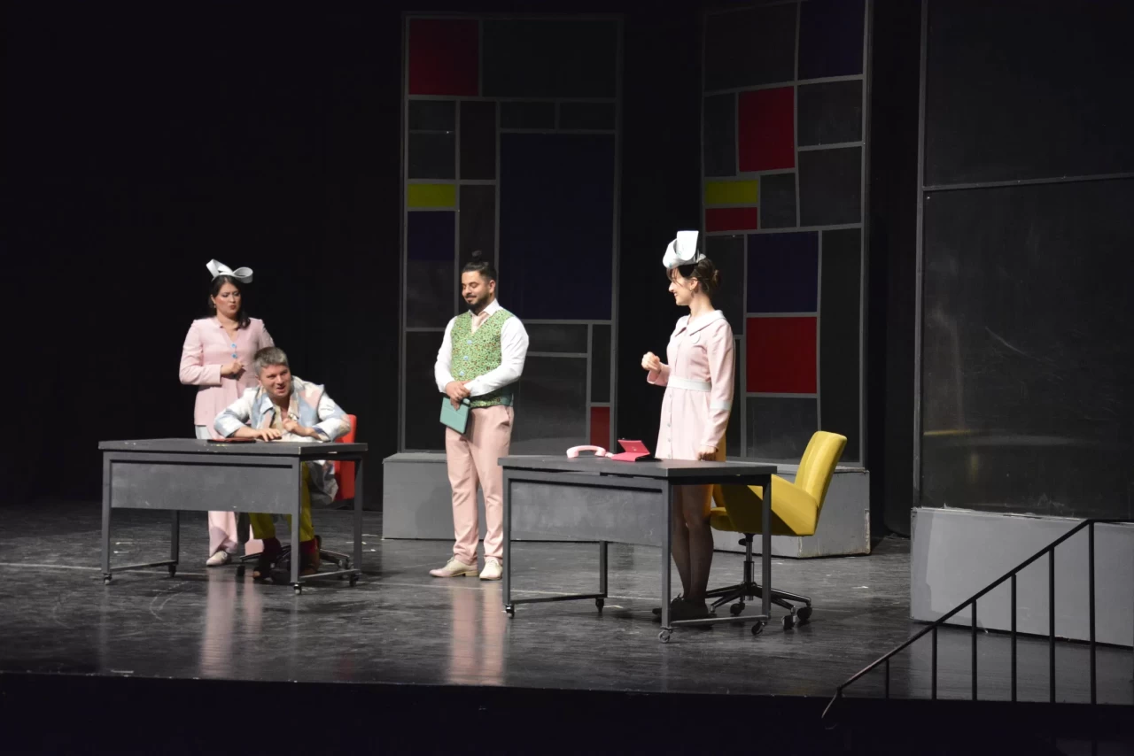 Bursa'da "Hevesi Kursağında Kalanlar Kulübü" adlı oyun sahnelendi