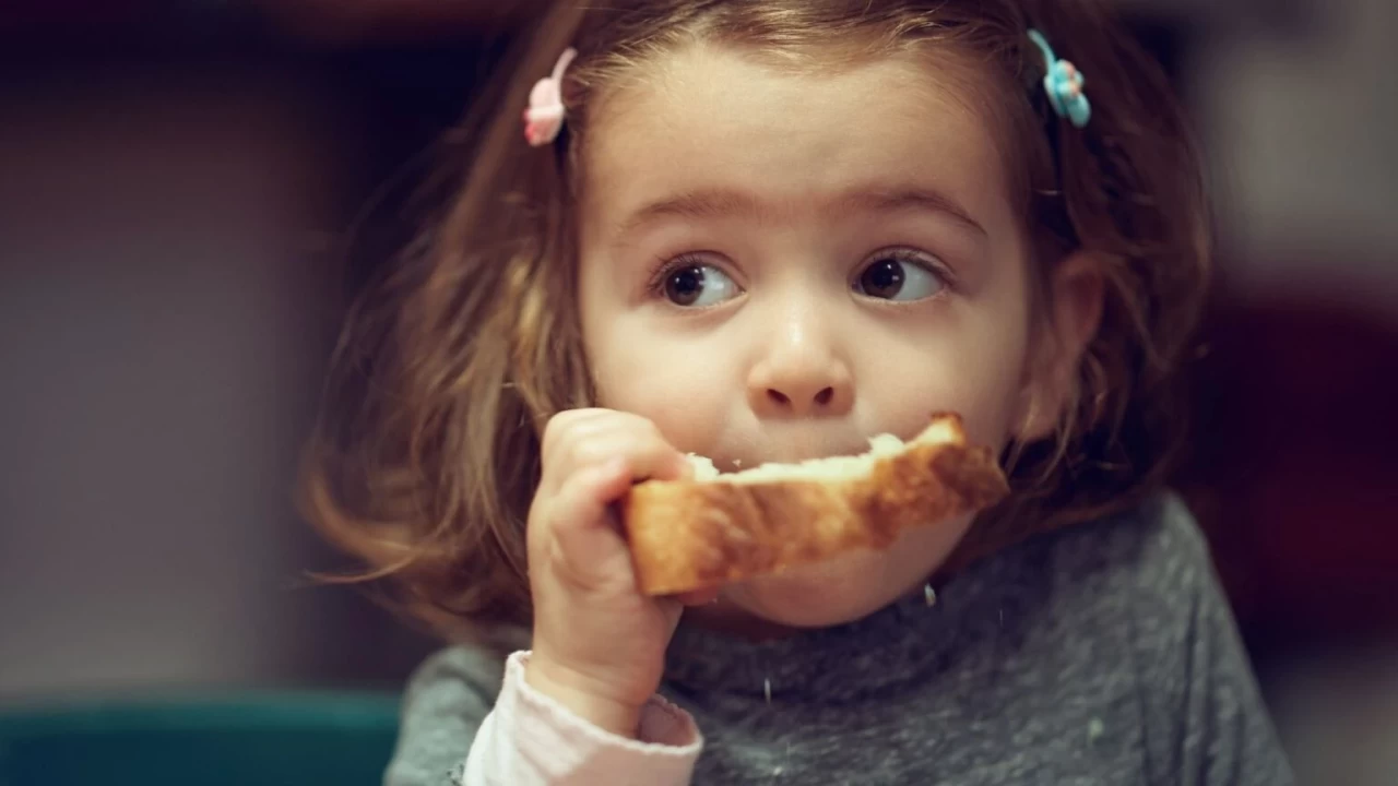 Bebeklere ne zaman ekmek verilir?