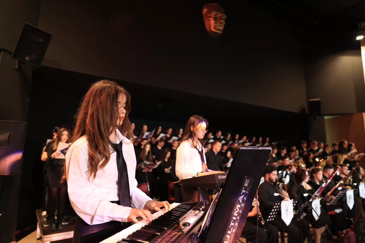 Edirne'de liselilerin "senfonik rock" konseri beğeni topladı