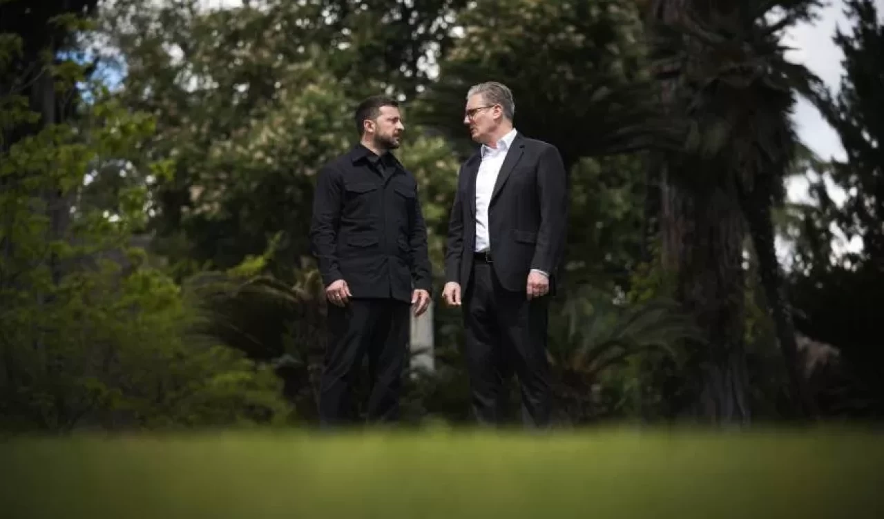 Starmer ve Zelenskiy Roma’da görüştü! Barış için ortak adımlar masada