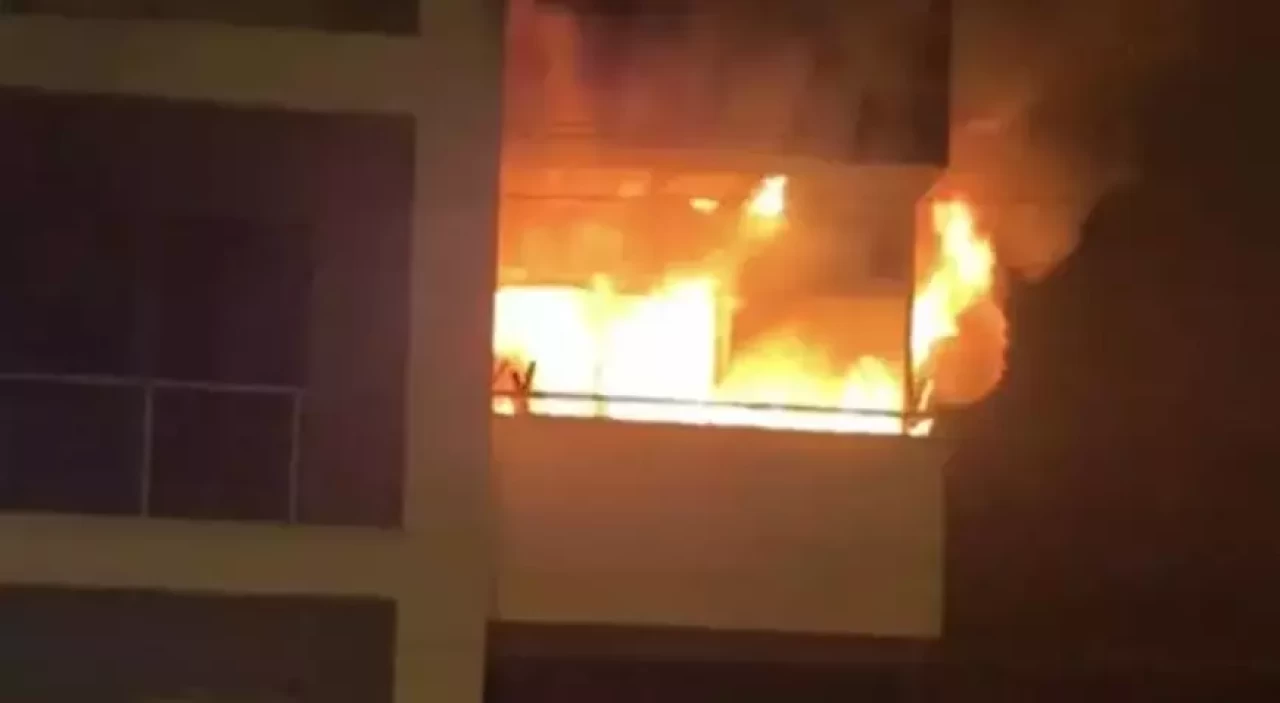 Uzaklaştırma kararı bulunan eşiyle telefonda tartıştıktan sonra evi yaktı