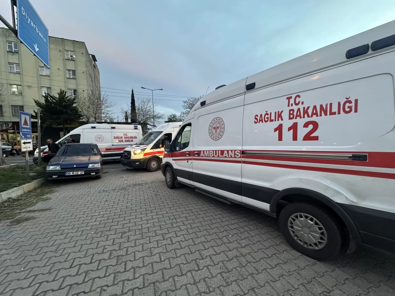 Şanlıurfa'da ambulans ve otomobil çarpıştı: 1 yaralı