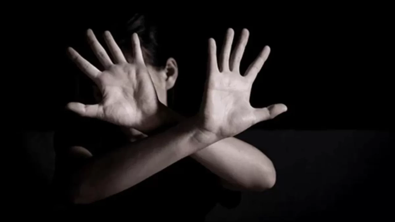 İsrailli bakanın kızından cinsel istismar iddiası! Ailesini suçladı