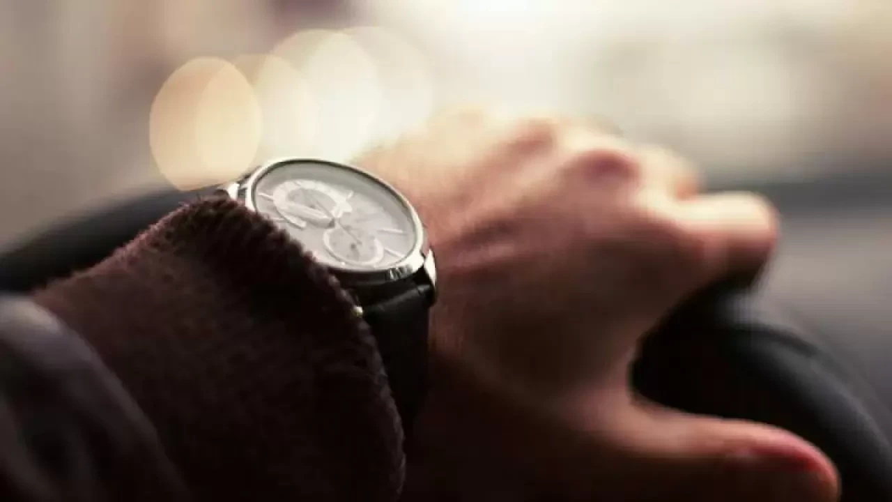 Saat Neden Hep Sol Bilekte? Yüzyıllardır Süren Bir Alışkanlığın Sıra Dışı Hikayesi