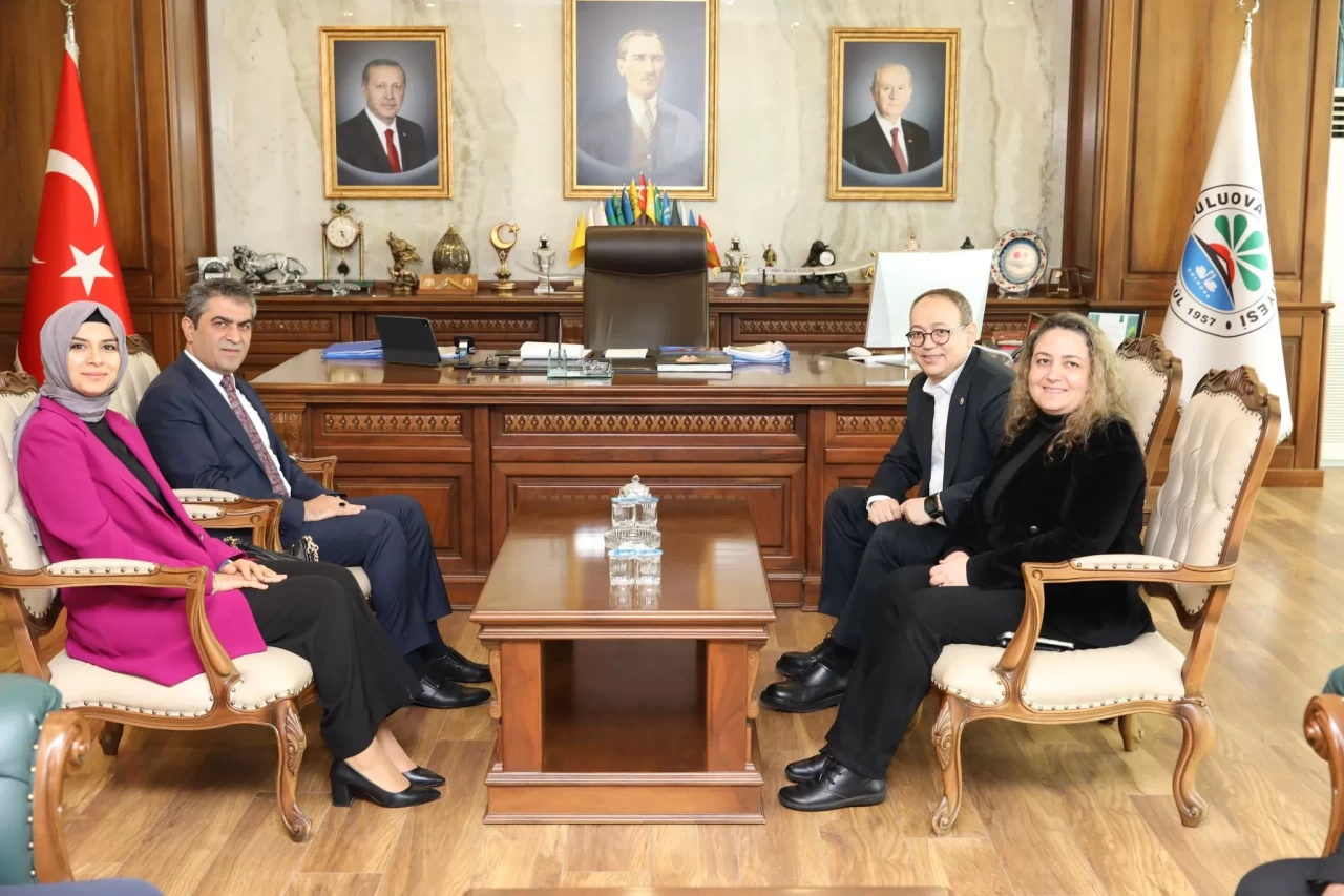 MHP Genel Başkan Yardımcısı İlyas Topsakal, Suluova Belediye Başkanı Rifat Uzun'u ziyaret etti