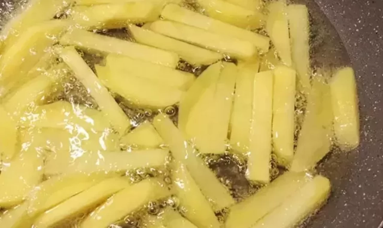 Çıtır çıtır patates kızartması tarifi! Evde fast food lezzetinde olacak