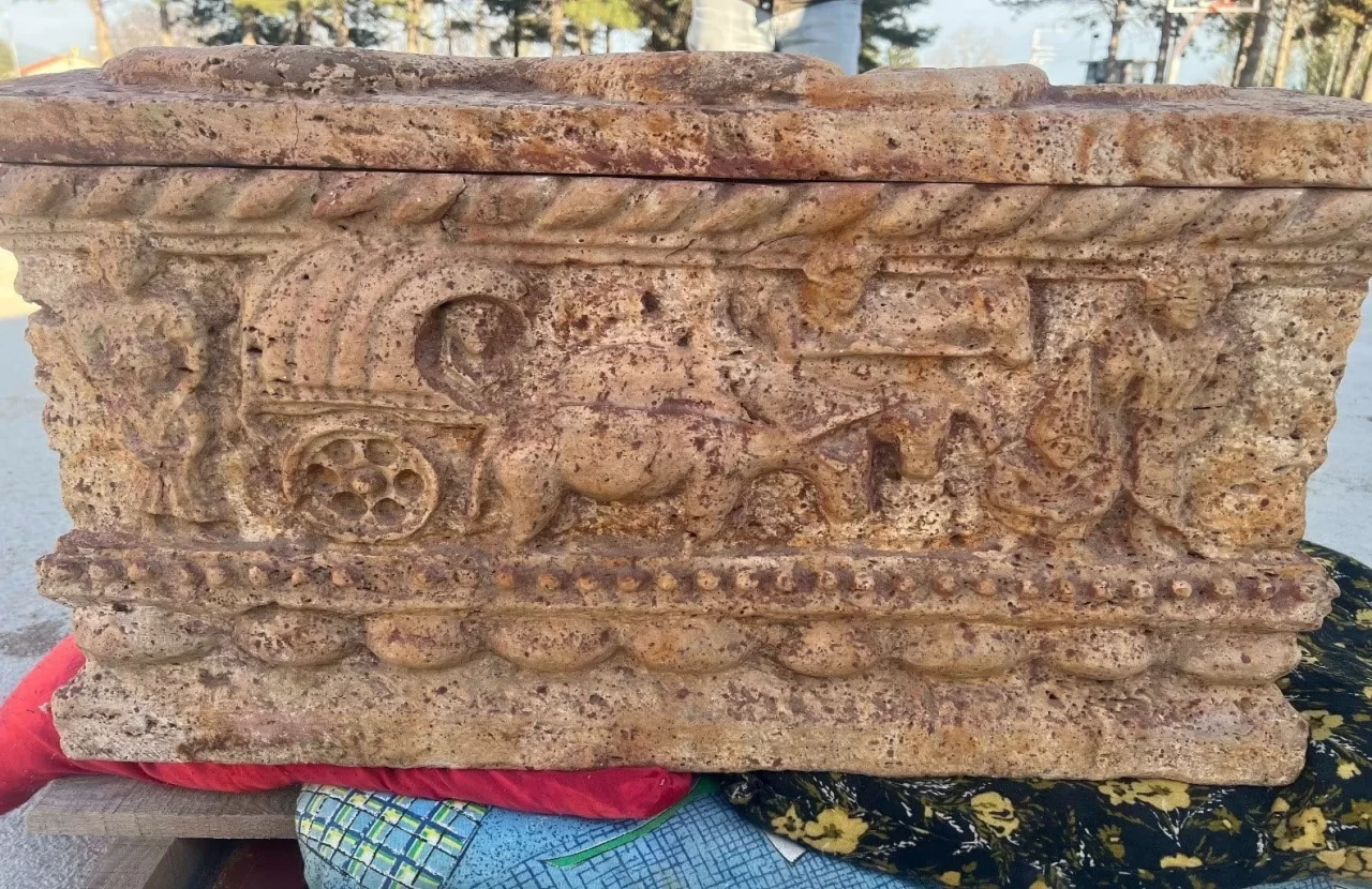 Amasya'da Roma dönemine ait mini lahit ele geçirildi