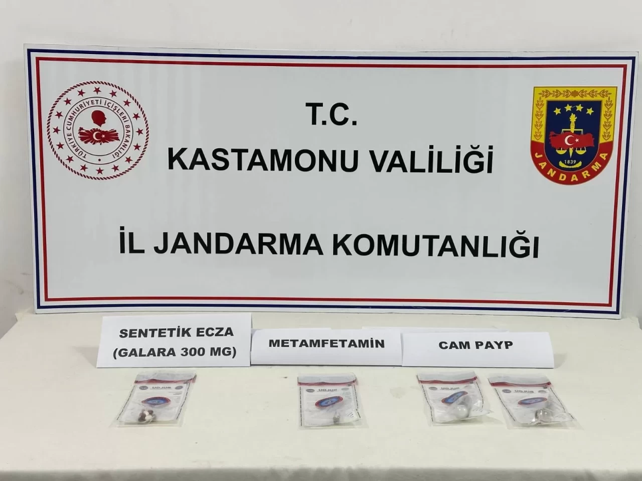 Kastamonu'da jandarmadan uyuşturucu operasyonu: 3 gözaltı