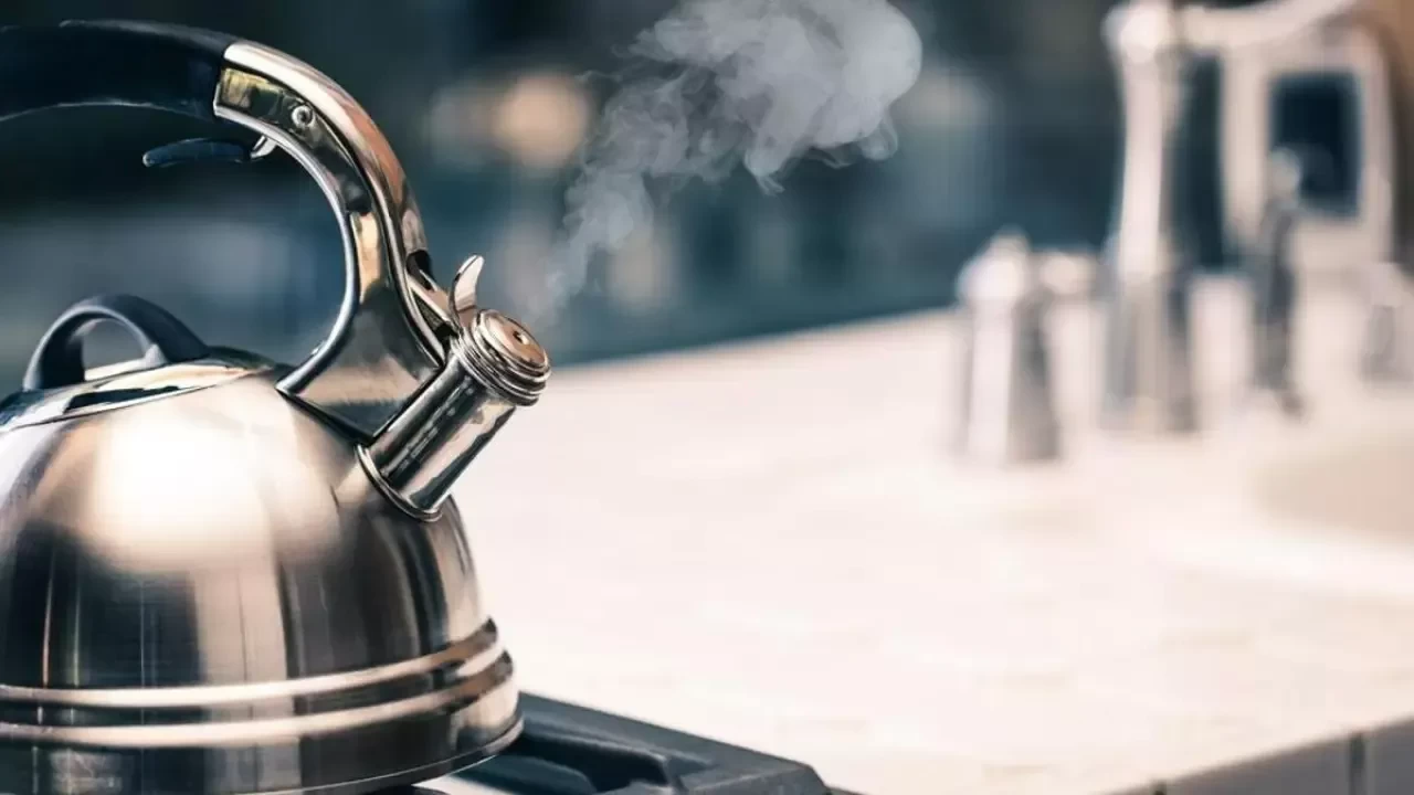 Çaydanlık Nasıl Parlatılır? Çaydanlığınızın Parlaklığını Geri Kazandırın!