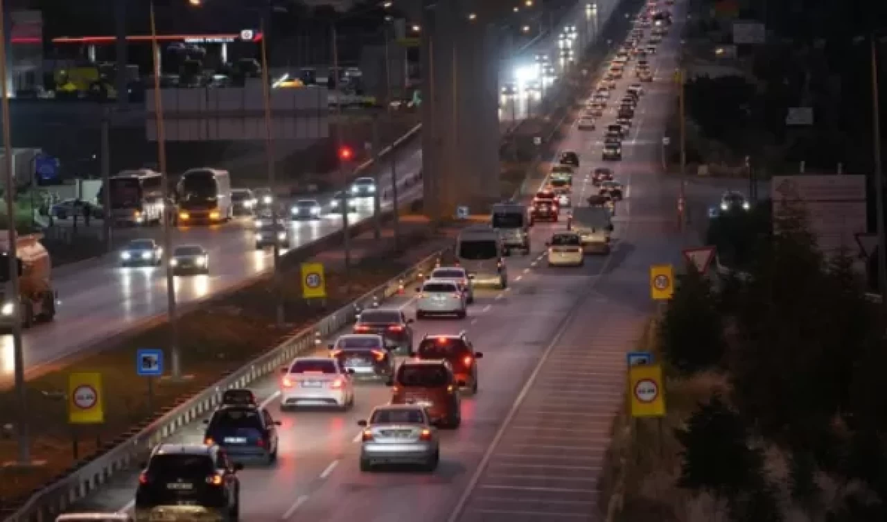 Kırıkkale'de bayram trafiği: Yağmur ve kazalar sürücülere zor anlar yaşattı
