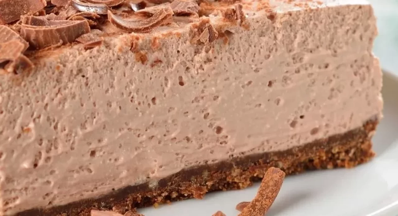 Çikolatalı dondurulmuş pasta tarifi! Serinletici tatlı keyfi