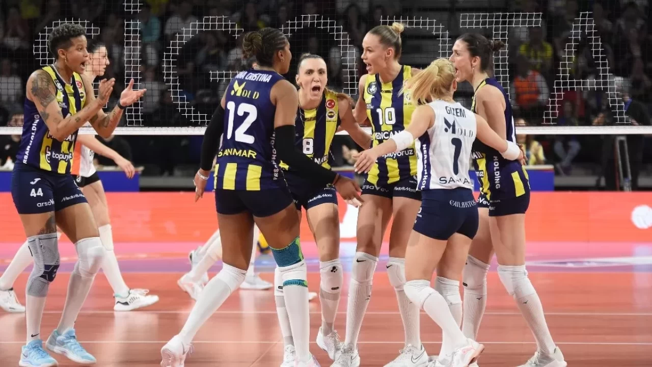 Eczacıbaşı'nı yenen Fenerbahçe, Kupa Voley'de şampiyon oldu