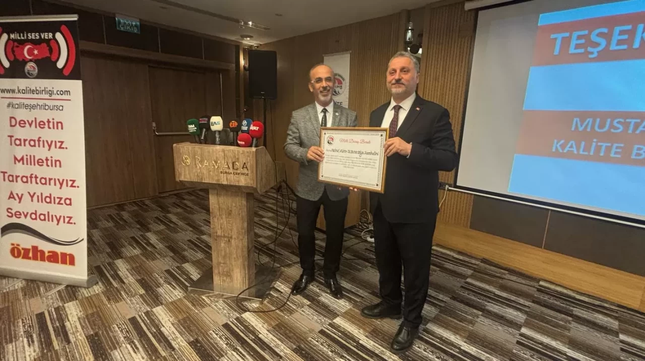 TÜMBİFED Genel Başkanı Mehmet Hüsrev’e “Milli Duruş Beratı”