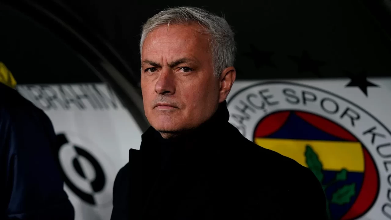 Fenerbahçe Teknik Direktörü Jose Mourinho, Trabzonspor karşısında 7 değişiklik yaptı