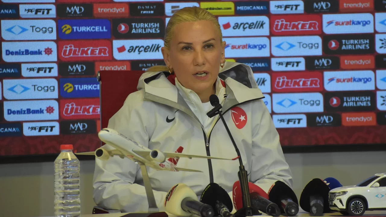 Kadın A Milli Futbol Takımı Teknik Direktörü Necla Güngör Kıragası: “Slovenya’ya karşı en iyi şekilde mücadelemizi vereceğiz”