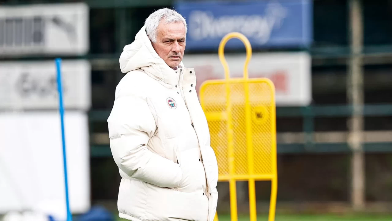 Jose Mourinho'nun Sivasspor maçı kamp kadrosu belli oldu: Fenerbahçe'de 3 eksik!