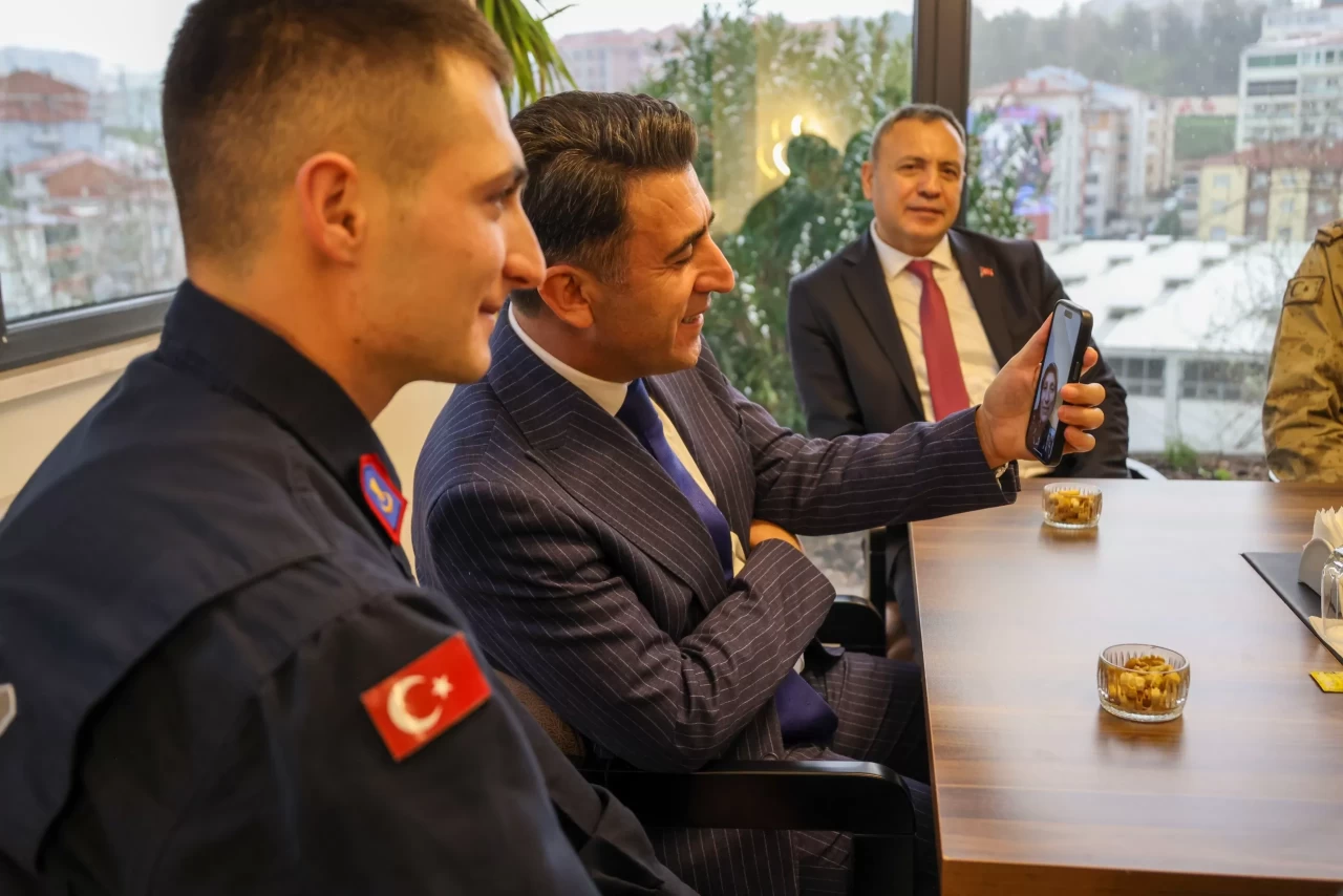 Bilecik'te vatani görevini yapan askere duygulandıran sürpriz