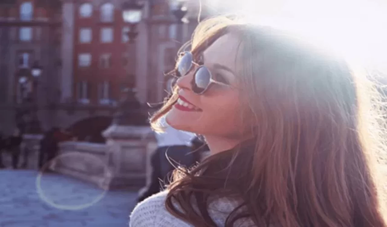 Hangi yüze hangi gözlük uyar? Yüz şekline göre güneş gözlüğü seçimi nasıl yapılır?