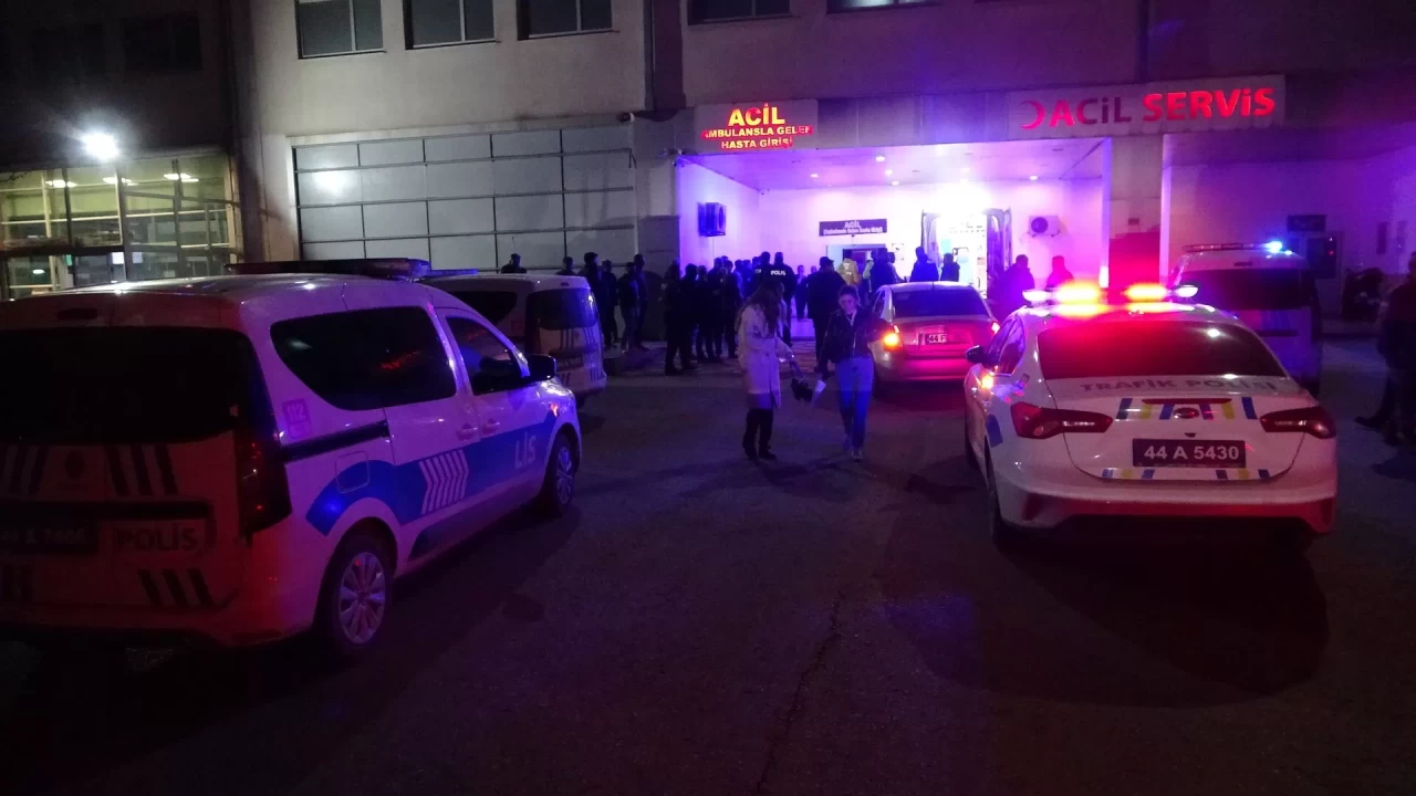 Malatya'da halı sahada maç yapan polis memuru kalp krizi geçirdi