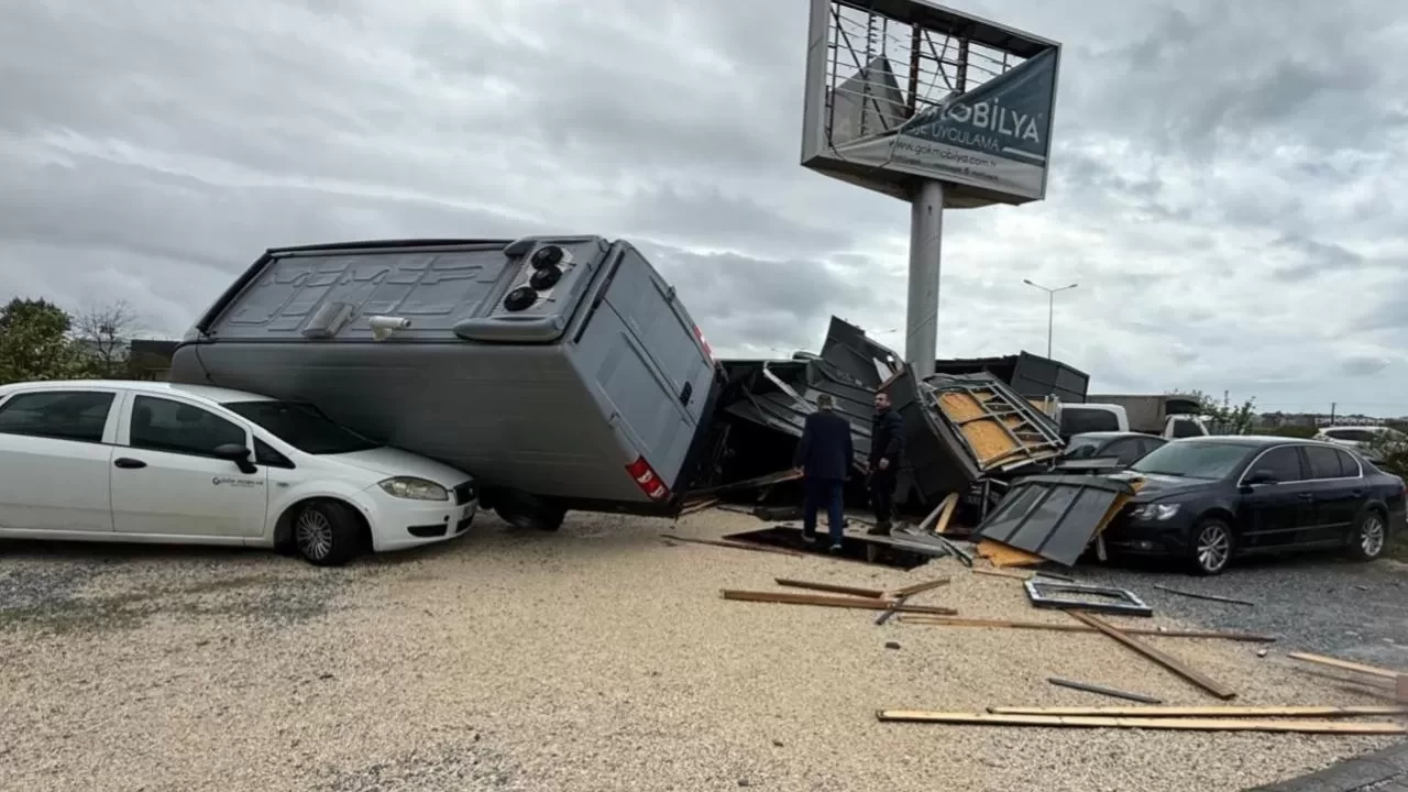 Antalya'yı hortum vurdu