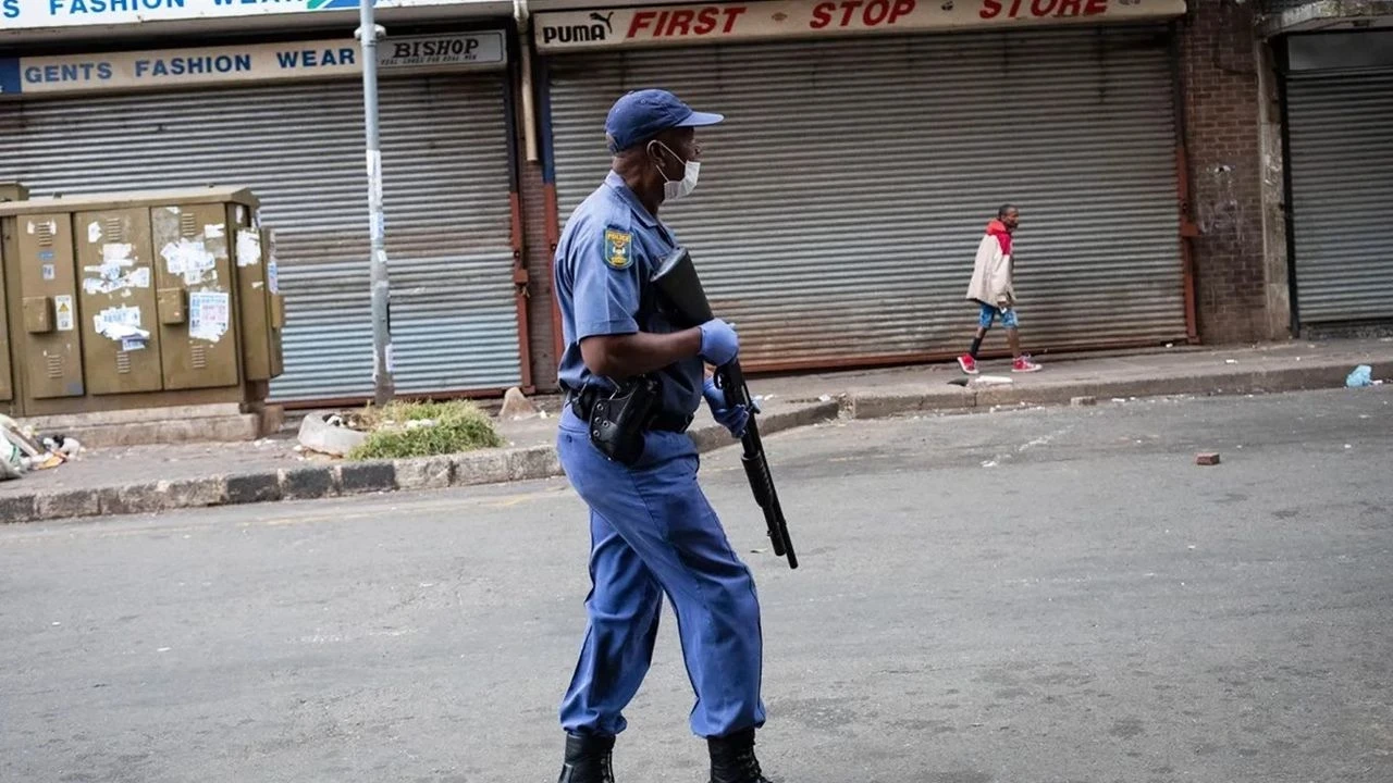 Güney Afrika'da 5 soyguncu polis tarafından öldürüldü
