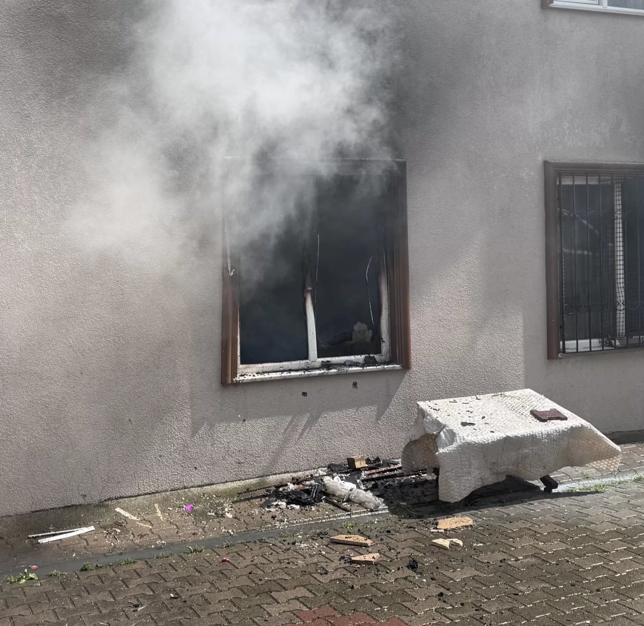 Bursa'da apartmanda çıkan yangın paniğe neden oldu!