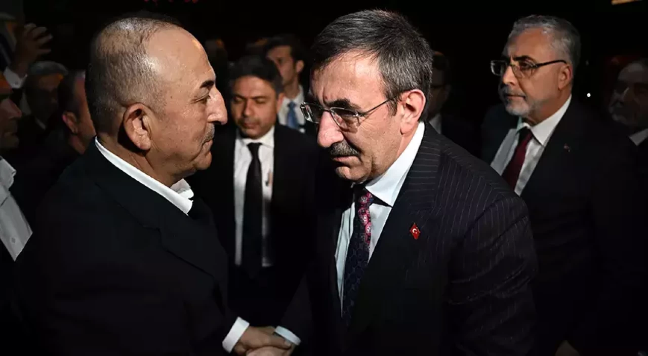 Cumhurbaşkanı Yardımcısı Yılmaz'dan Çavuşoğlu'na taziye ziyareti