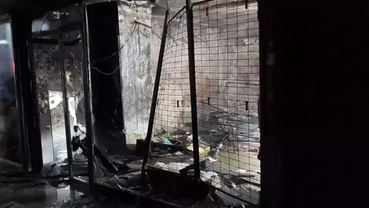 Sultangazi'de pasajda çıkan yangın söndürüldü