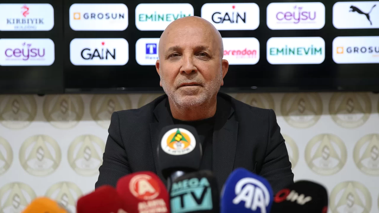 Alanyaspor Başkanı Hasan Çavuşoğlu'dan takımın Süper Lig'deki durumuyla ilgili açıklama