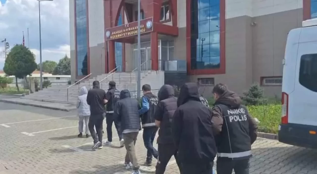 Manisa'da büyük uyuşturucu operasyonu: 42 bin hap ele geçirildi, 5 kişi tutuklandı