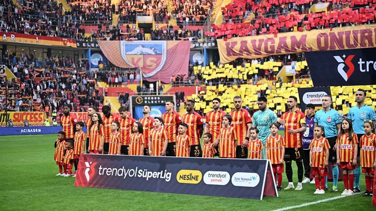 Kayserispor, Süper Lig’deki Çaykur Rizespor maçında sezonun taraftar rekorunu kırdı