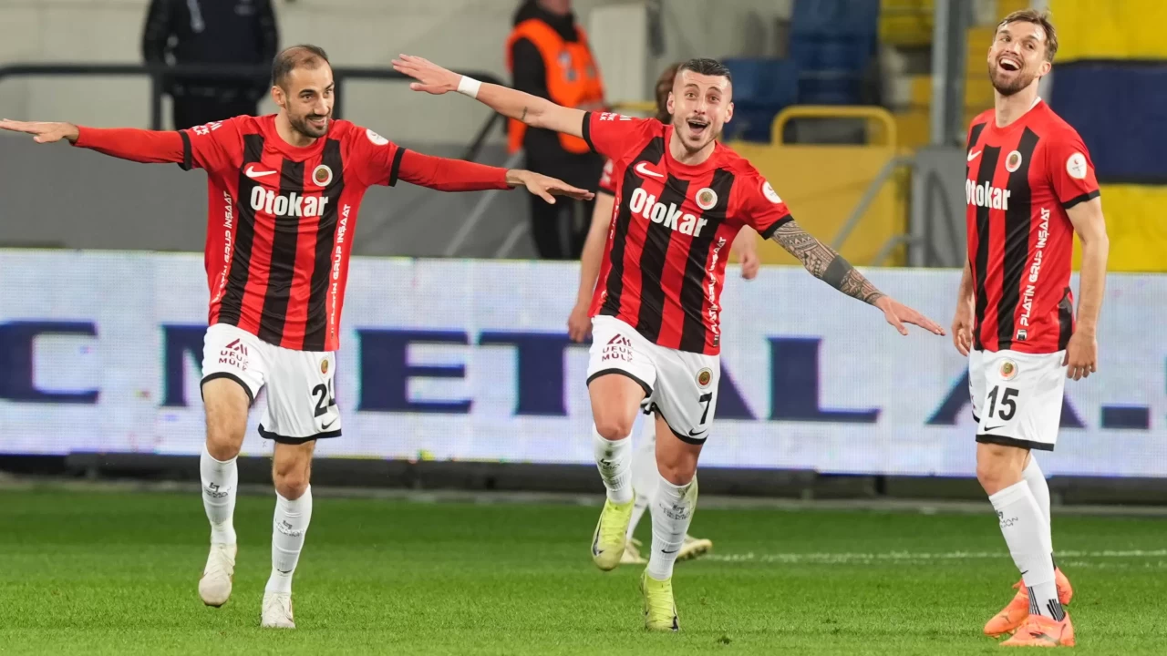 Başkent derbisinde kazanan Gençlerbirliği! MKE Ankaragücü 0-3 Gençlerbirliği