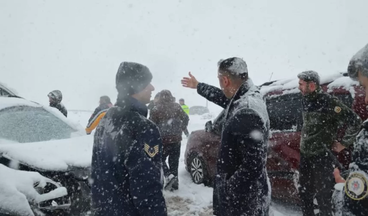 Samsun’da kar felaketi: 21 araç birbirine girdi