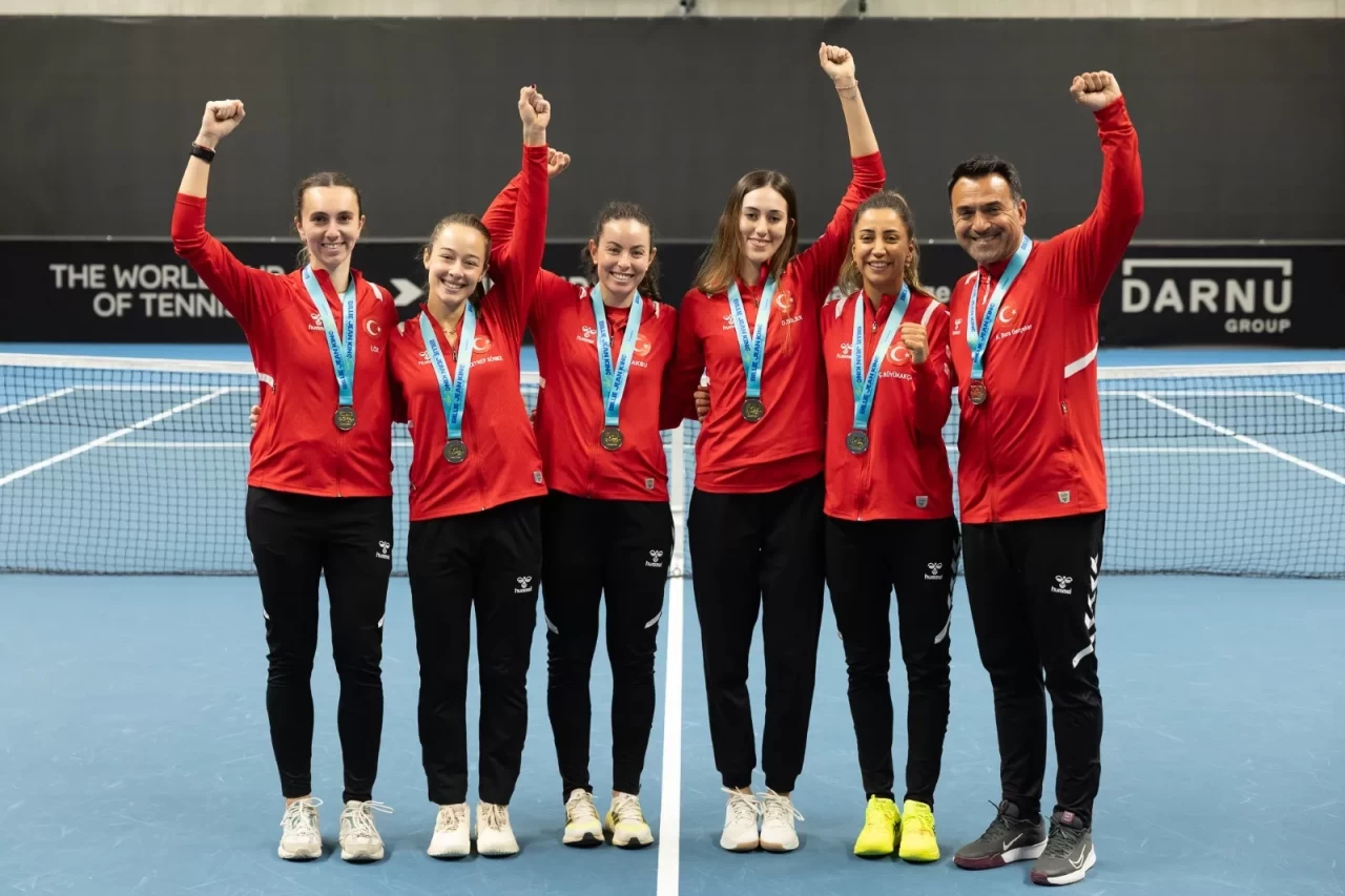 Tarihi zafer! Kadınlar tenisinde Türkiye, Dünya Grubu Play Off’larına yükseldi!