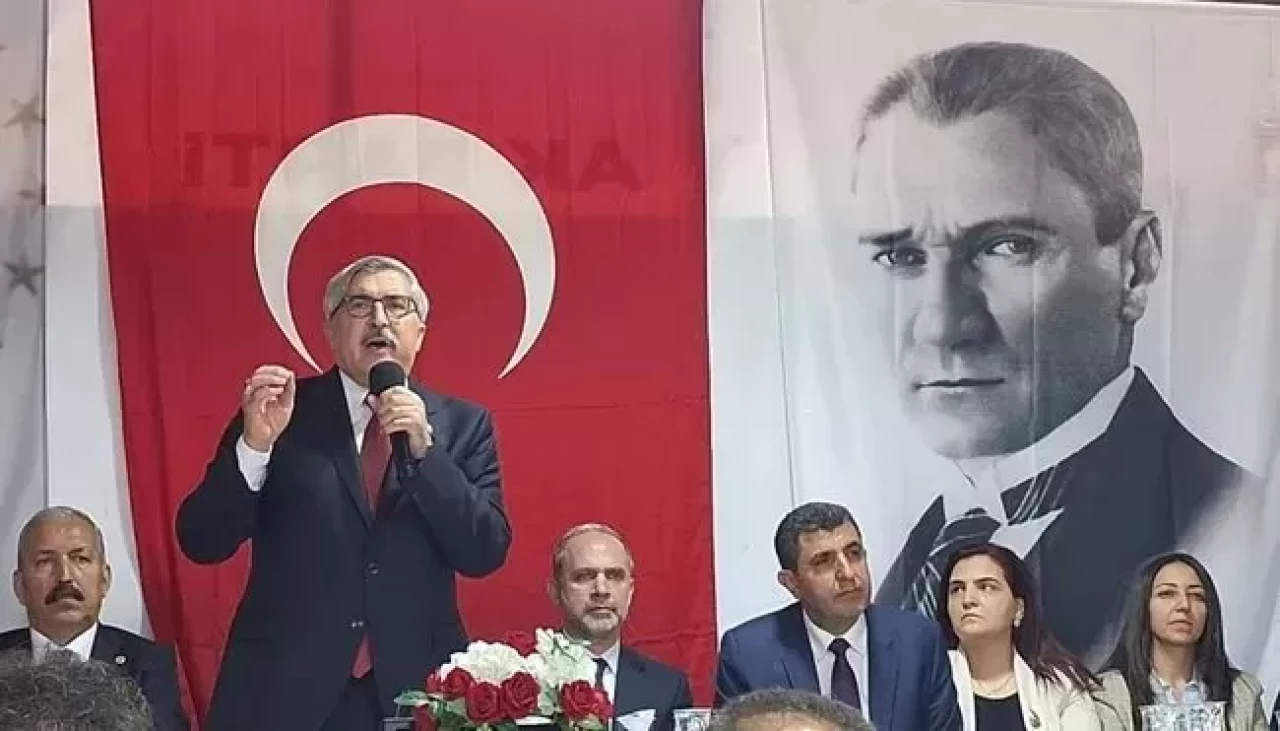 AK Partili Yayman’dan Özel’e tepki: Atatürk’ün koltuğunda mandacılık yapmaya utanmıyor musun!