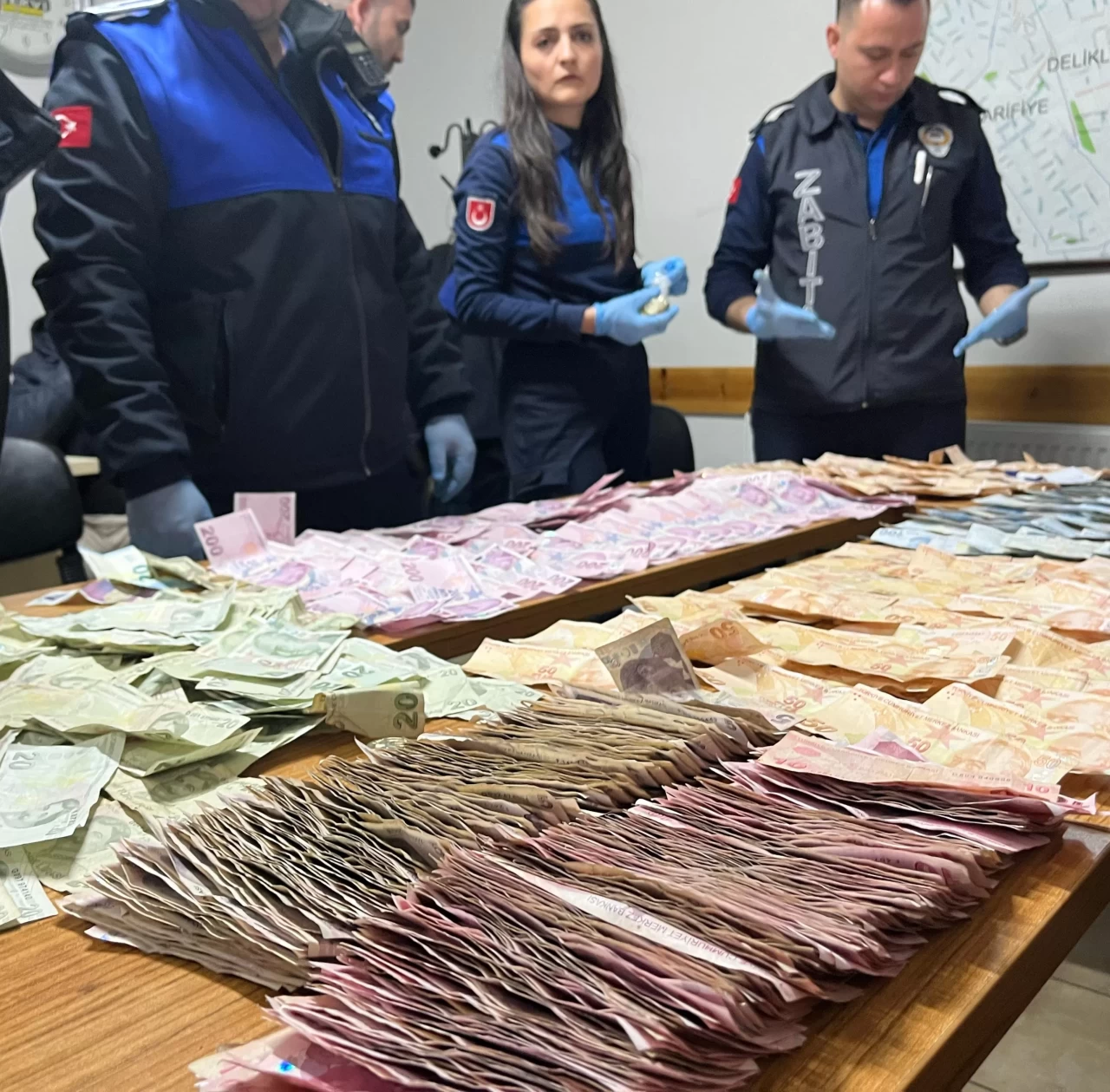 Eskişehir'de dilencilik yapan 3 kişinin üzerinden 42 bin lira çıktı