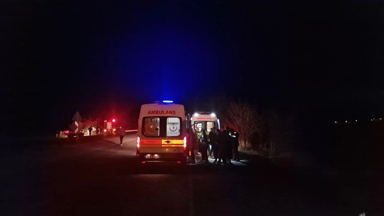 Çorum Alaca'da kaza! İki otomobil çarpıştı, bir yaralı var!