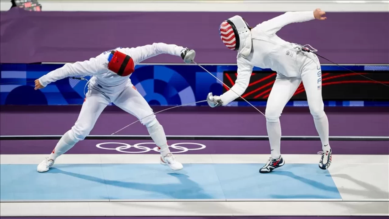 ABD'li kadın eskrimci, trans rakibiyle dövüşmeyi reddettiği için diskalifiye edildi