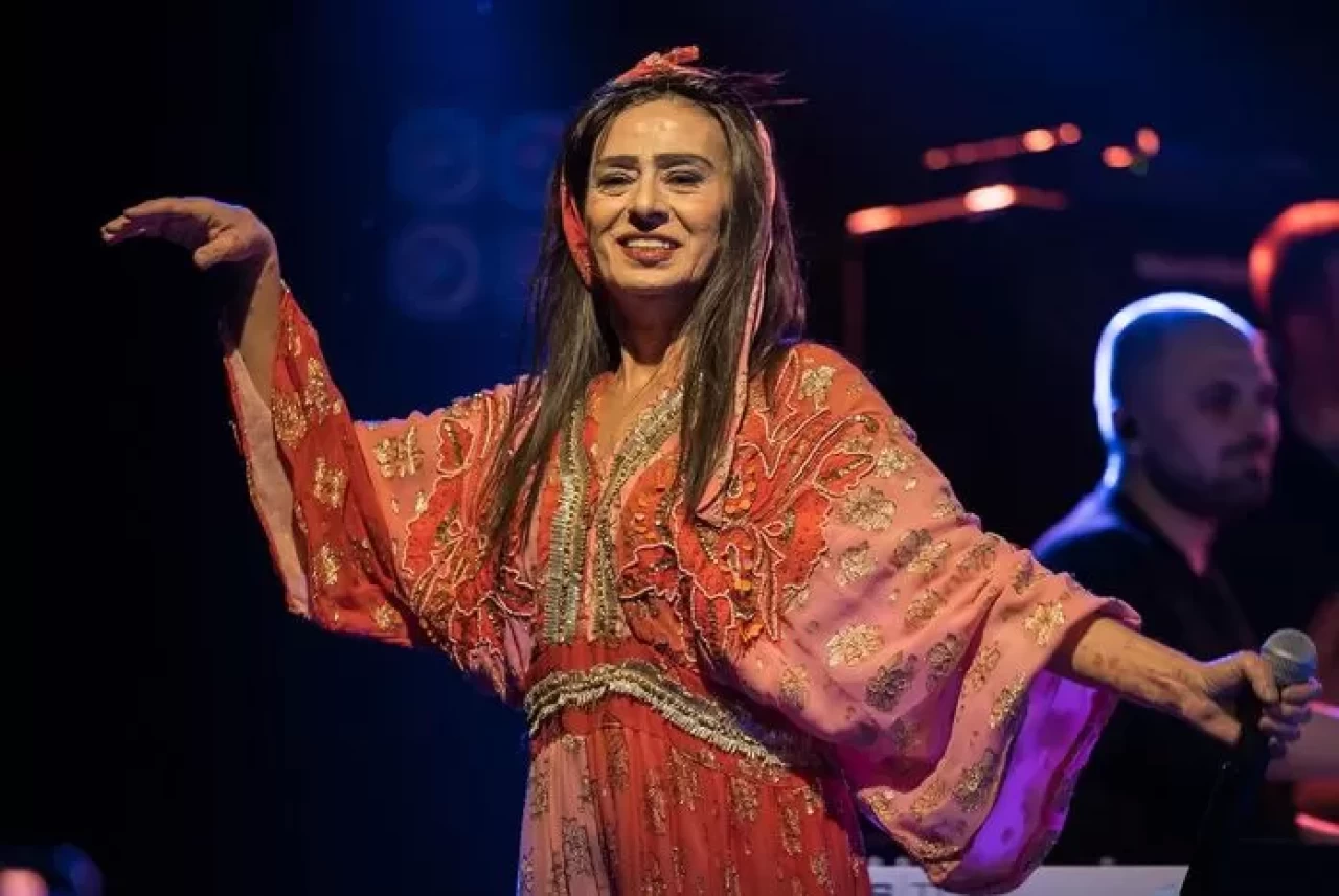 Yıldız Tilbe yeni imaj: Saçlarını kısacık kestirdi